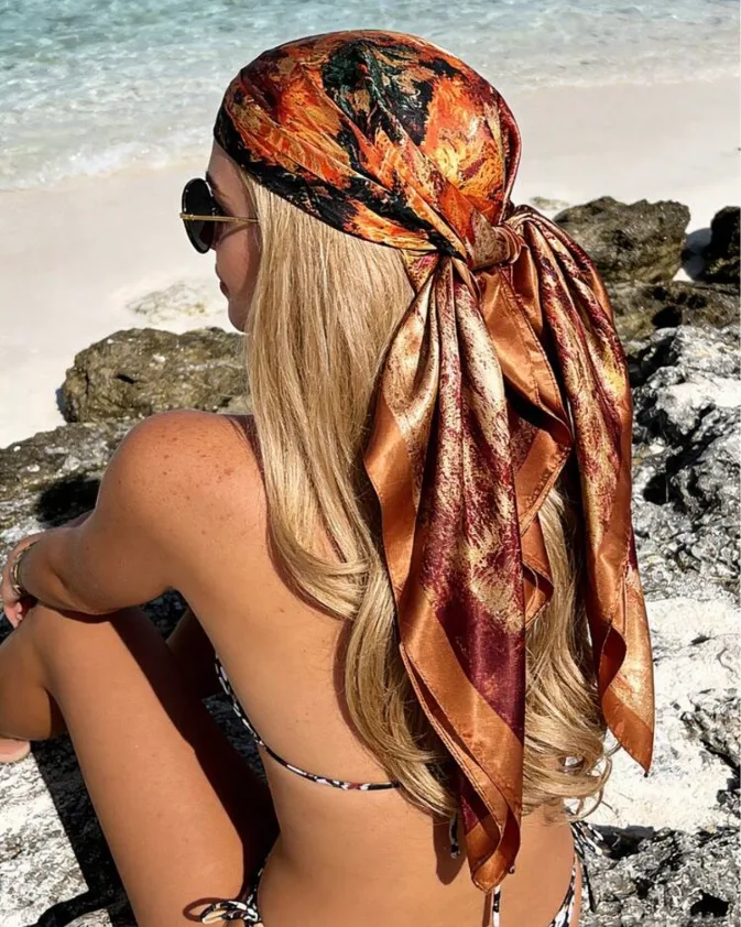 Pañoleta Estamp negra y naranja
