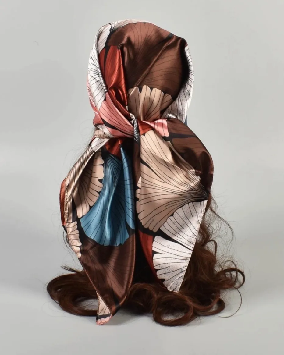 Pañoleta Estamp hojas marrones